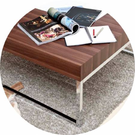 Use the metal table foot to enhance the visual feeling.